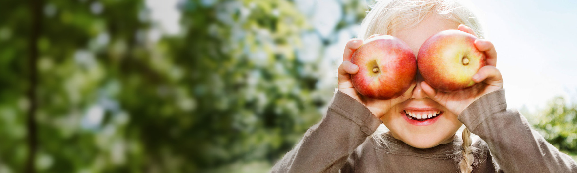 Fröhliches Energiesammler-Mädchen